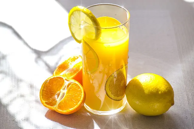 verre de jus de citron