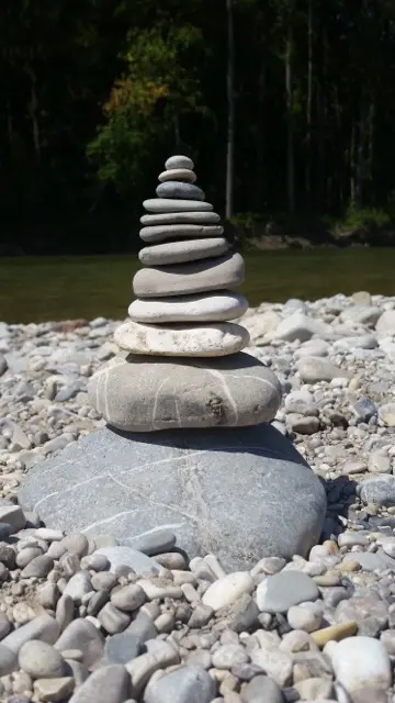 image de pierre les unes sur les autre dans la natures